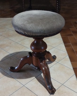 Sgabello pouff da pianoforte in velluto