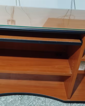 scrivania porta computer PC