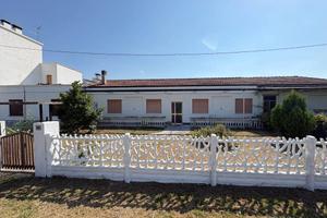 Villa di 212 m² con più di 5 locali e box auto dop