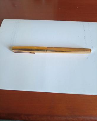 penna stilografica Montegrappa dorata 