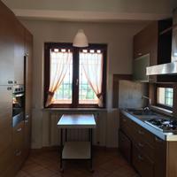 Cucina completa grande e spaziosa