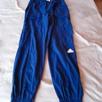 Pantaloni blu adidas con dettagli bianchi