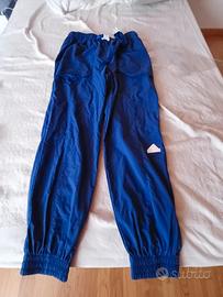 Pantaloni blu adidas con dettagli bianchi