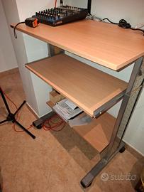 Scrivania regolabile in altezza
