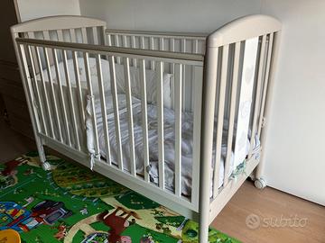 Lettino + fasciatoio cassettiera + accessori