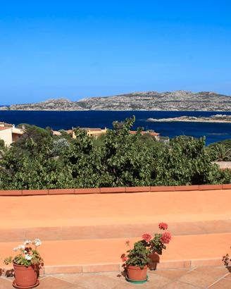 La Maddalena trilocale con giardino e vista mare