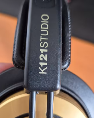 AKG K121 Studio Gold