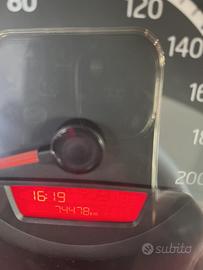 Autovettura UP VOLKSWAGEN