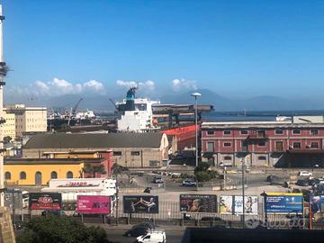 Appartamento con terrazzino - napoli centro