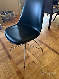 2 sedie nere stile retro