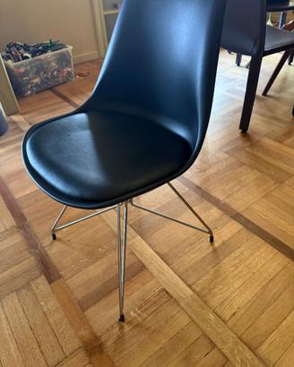 2 sedie nere stile retro