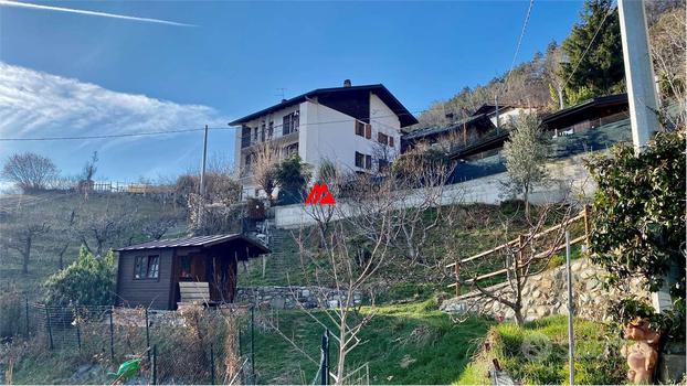 Proprietà con chalet e terreno agricolo