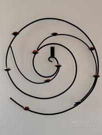 Candelabro a spirale in ferro battuto