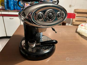 macchina caffè illy 