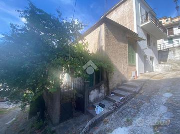 CASA SEMINDIPENDENTE A PESCOSOLIDO