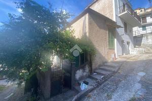 CASA SEMINDIPENDENTE A PESCOSOLIDO