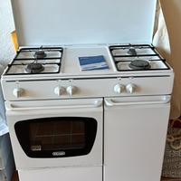 Cucina a gas DeLonghi con forno – ottime condizio