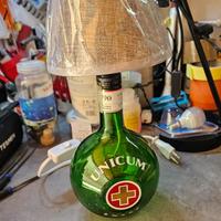 Lampada artigianale con bottiglia di liquore