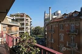 Piazza adriano ampio trilocale con box auto