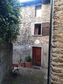 Casa Rustica Indipendente su 4 Livelli a Introzzo