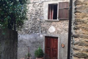 Casa Rustica Indipendente su 4 Livelli a Introzzo