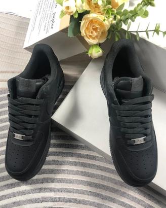 Nike Air Force 1 nere, taglia 43