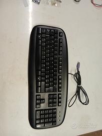 Tastiera computer Logitech Deluxe Keyboard