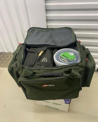 Ampia scelta di attrezzatura da pesca