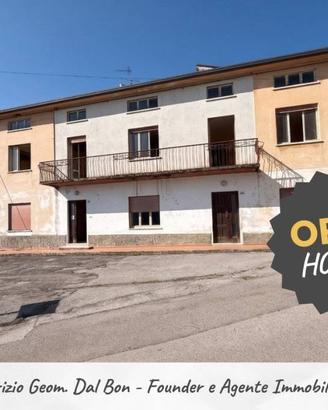Villa di 378 m² con più di 5 locali e posto auto a