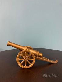 Cannone vintage in miniatura in ottone
