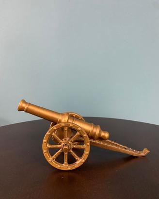 Cannone vintage in miniatura in ottone