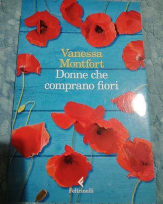 Donne che comprano i fiori 