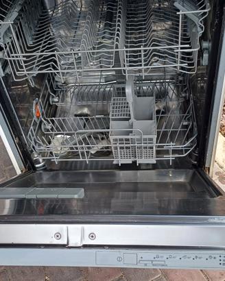 lavastoviglie  indesit
