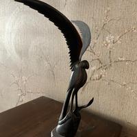 Aquila con serpente africana in ebano