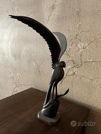 Aquila con serpente africana in ebano