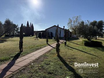 Rustico / Casale di 90 m² con 1 locale a Capalbio