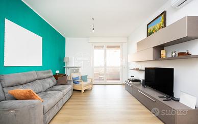 AMPIO BILOCALE RISTRUTTURATO CON TERRAZZO! PIANO A