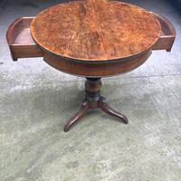 Tavolo vecchio in stile