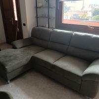 Divano tre posti con penisola