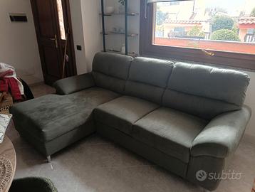 Divano tre posti con penisola