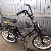 Bici da cross saltafoss