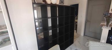 libreria Ikea nera