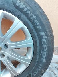4 ruote con cerchio in lega  215/70 R16