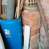 Tavelloni e mattoni forati.