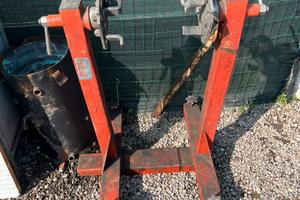 Cavalletto doppio sostegno motore