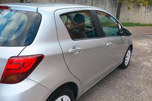 Toyota Yaris modello "4d" anno 2015