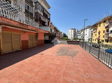 4 LOCALI A NAPOLI