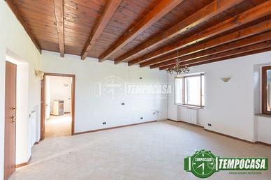 Ampio Trilocale con terrazza