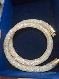 Collana o bracciale Swarovski. 
