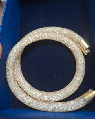 Collana o bracciale Swarovski. 